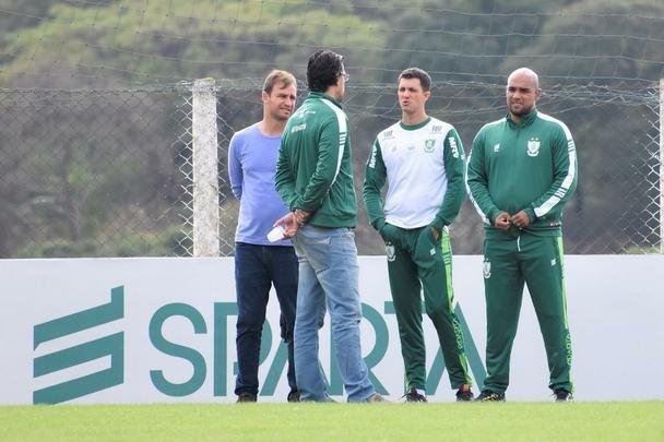 Imagens do jogo-treino do Amrica contra o Inter de Minas