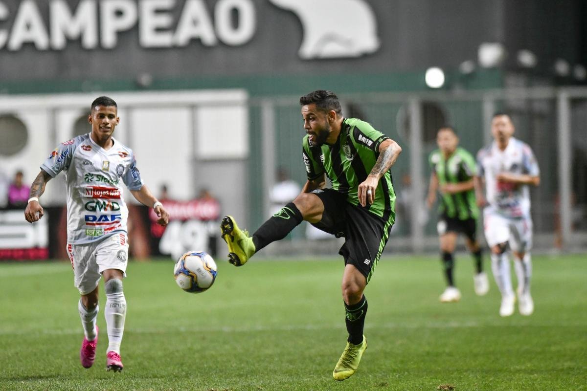 Fotos do jogo entre Amrica e Operrio