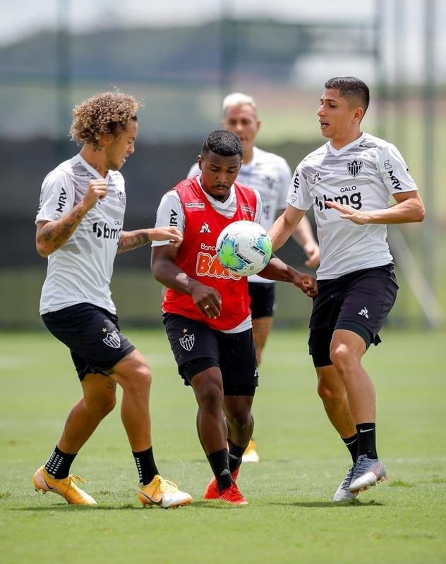 Veja fotos do treino do Atltico