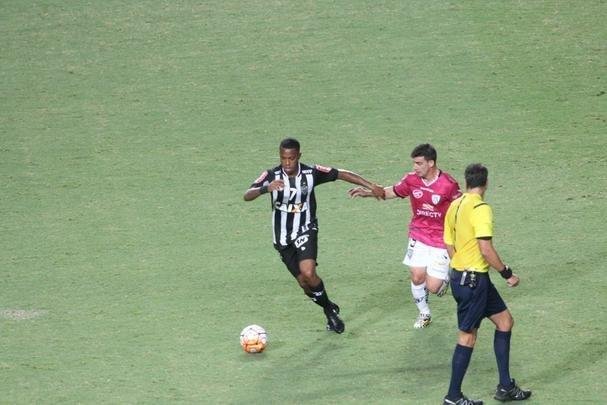 Robinho entrou em aos dez do segundo tempo, e ainda no teve noite brilhante no Galo