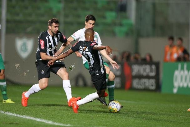 Lance de Atltico x Chapecoense, jogo vlido pelo Campeonato Brasileiro