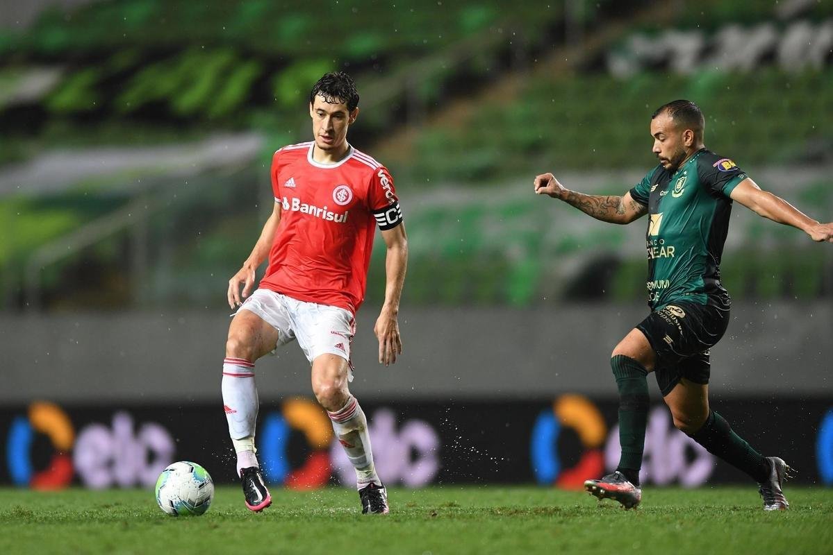 Fotos do jogo entre Amrica e Internacional, no Independncia, em Belo Horizonte, pelas quartas de final da Copa do Brasil