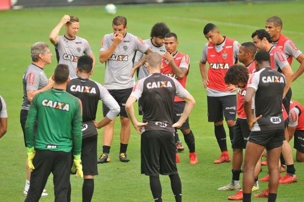 O elenco do Atltico treinou nesta quinta-feira de olho no jogo contra o Corinthians, neste domingo