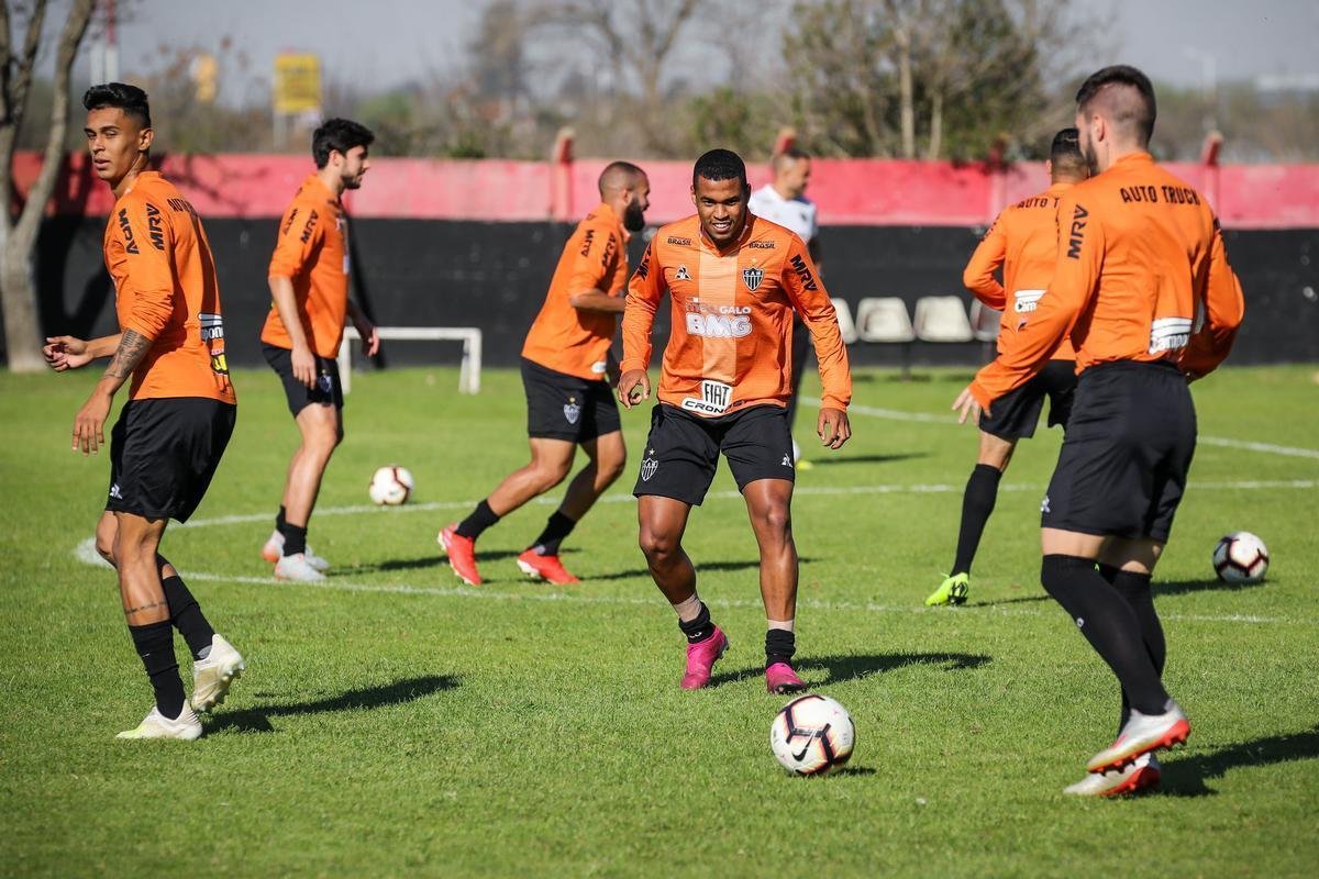 Nesta quarta-feira, Atltico treinou no centro de treinamento do Newell's Old Boys, em Rosrio, visando  partida de ida da semifinal da Copa Sul-Americana, diante do Coln. O duelo ser nesta quinta-feira, s 21h30, em Santa F, na Argentina.