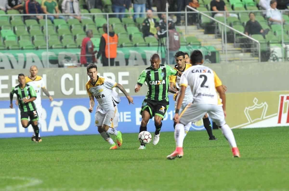 Imagens da partida entre Amrica e Cricima, no Independncia, pela Srie B do Brasileiro