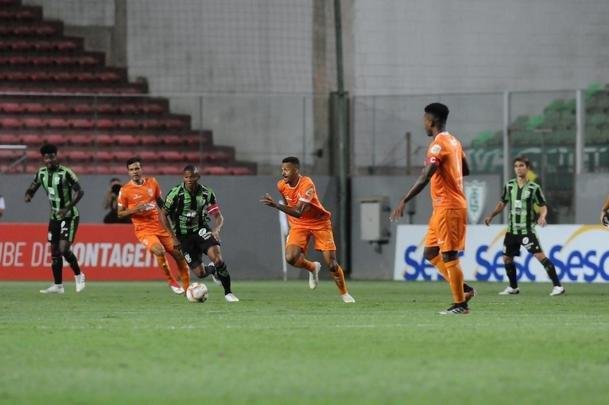 Com gols de Felipe Augusto e Al, Amrica venceu Coimbra por 2 a 0, nesta segunda-feira, no Independncia, pela sexta rodada do Campeonato Mineiro