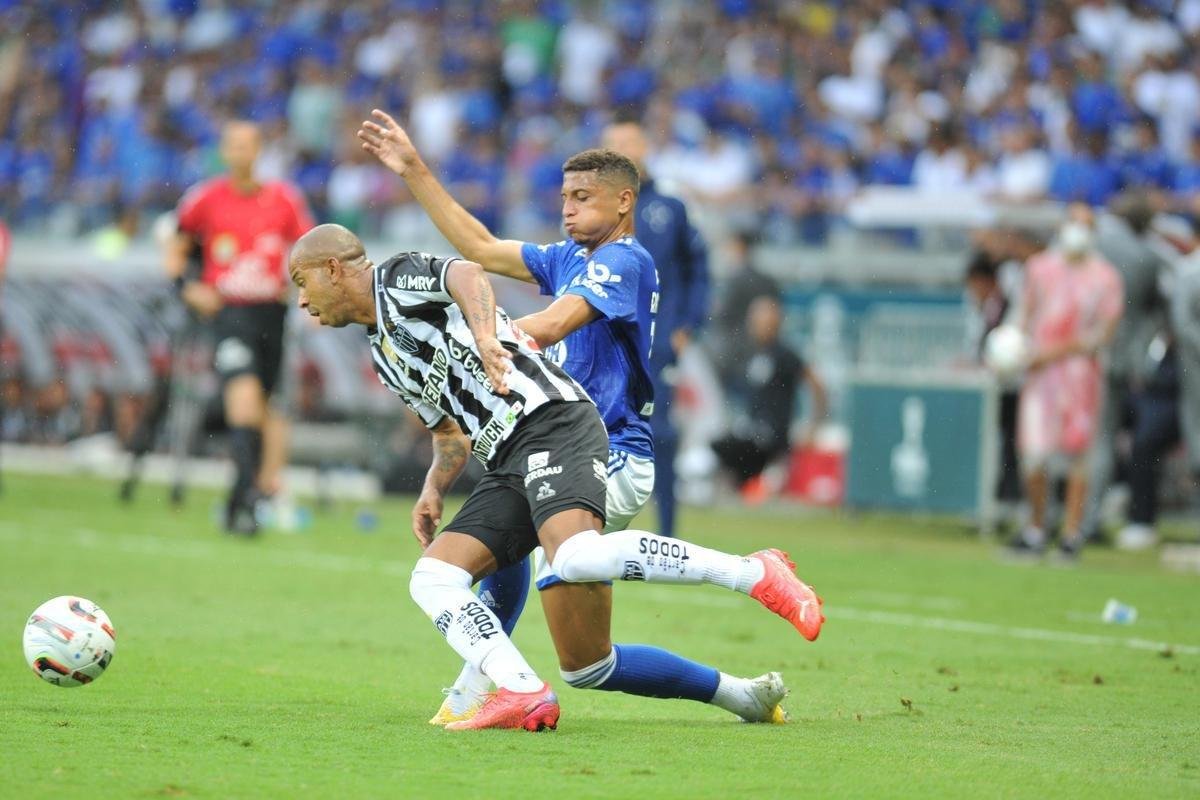 Galo venceu Cruzeiro com gols de Hulk (2) e Nacho. Edu descontou para a Raposa
