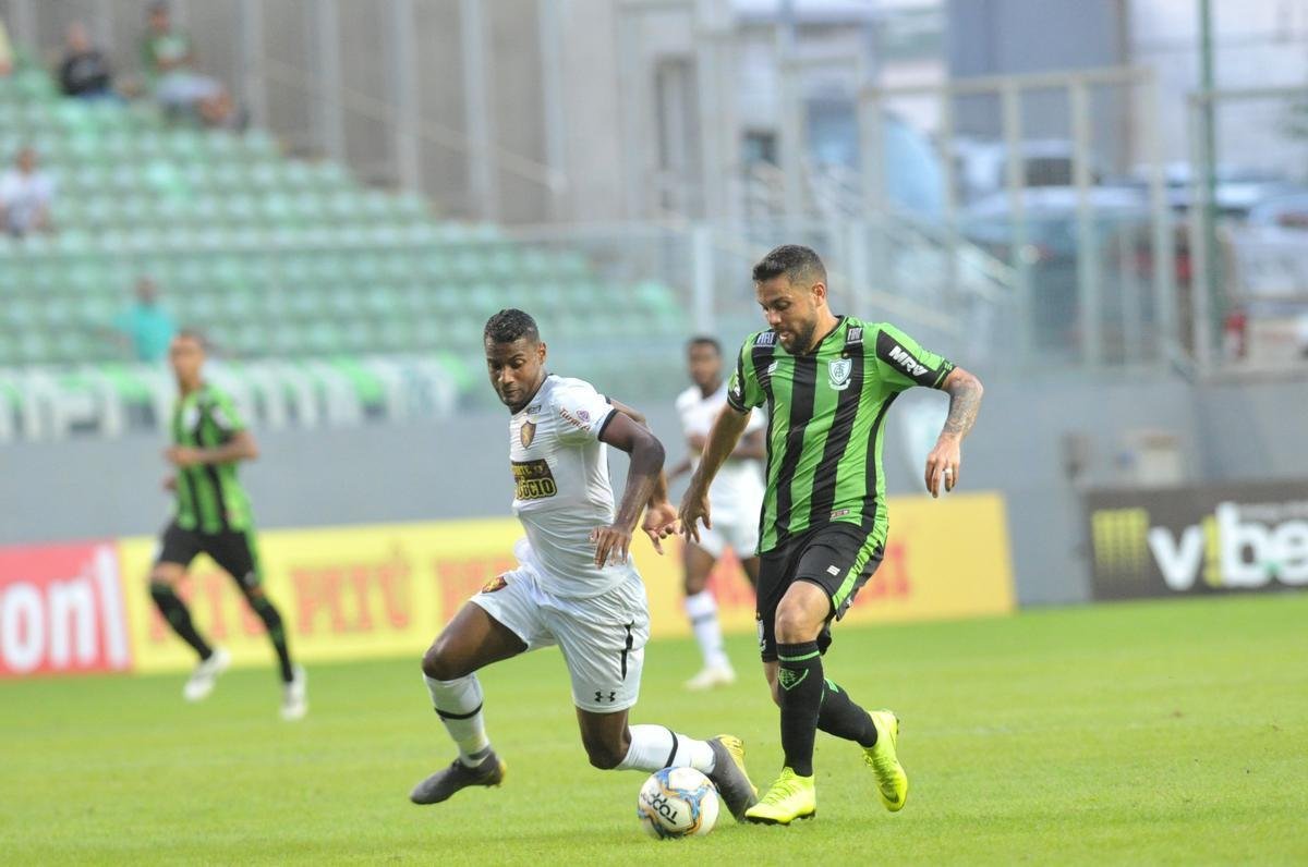 Amrica chegou ao gol no segundo tempo, em chute cruzado de Ademir: 1 a 0