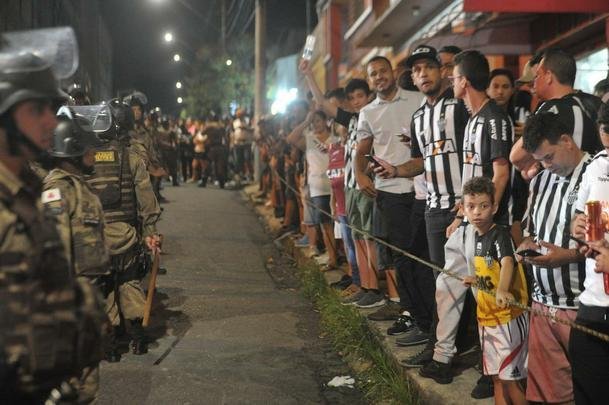 Torcida do Atltico no pr-jogo do duelo com o Defensor, no Independncia, pela Copa Libertadores