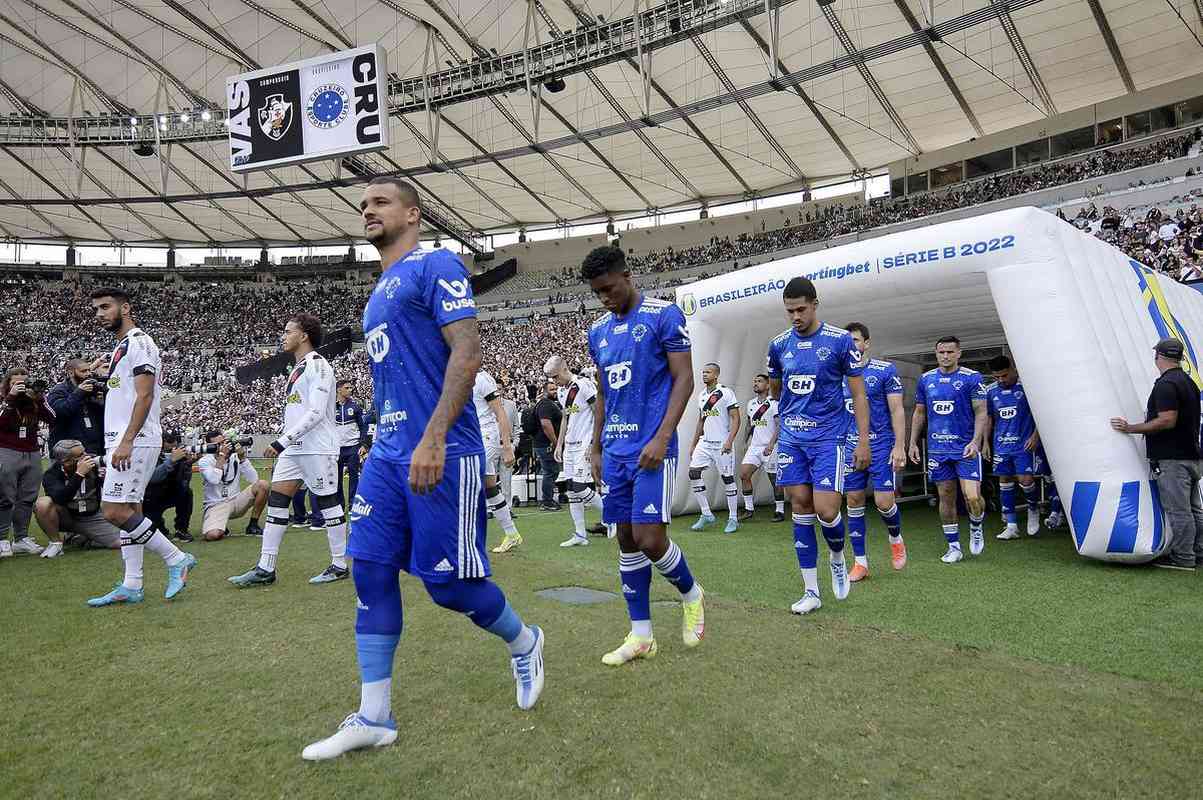 Fotos do jogo entre Vasco e Cruzeiro, no Maracanã, no Rio de Janeiro, pela 12ª rodada da Série B do Campeonato Brasileiro