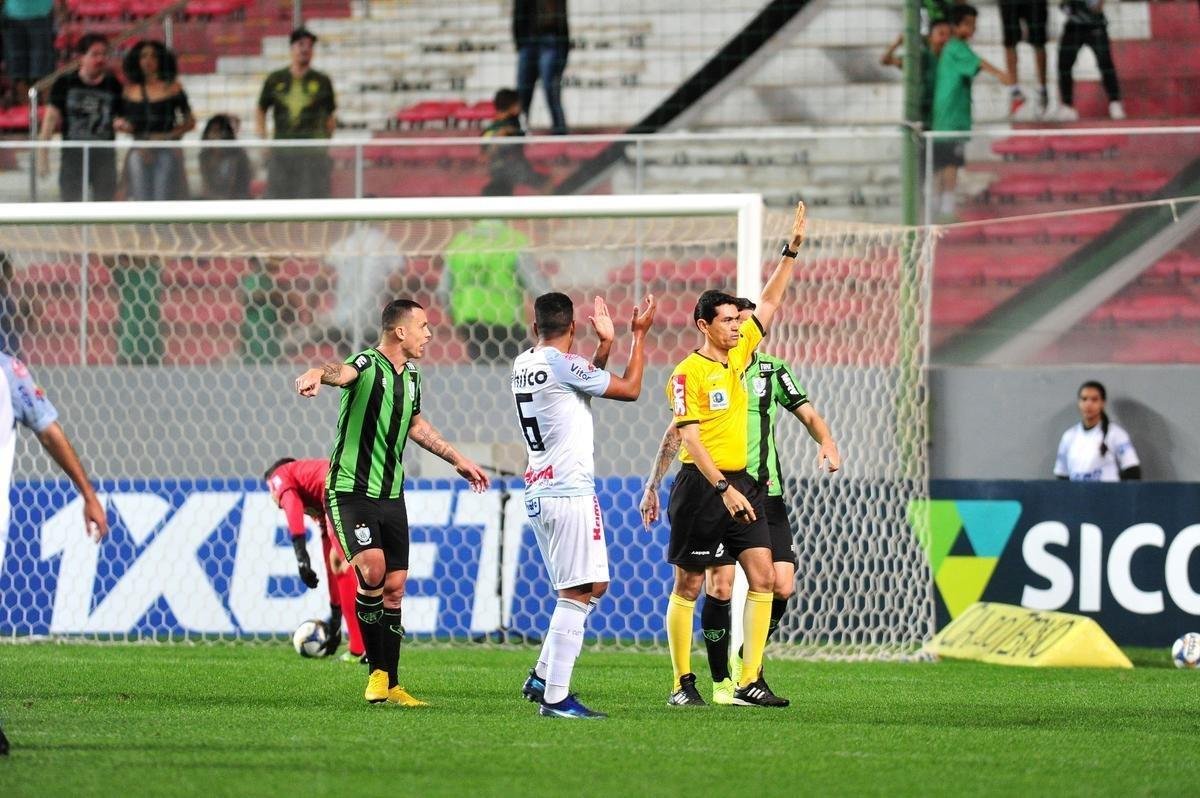 Fotos do jogo entre Amrica x Operrio