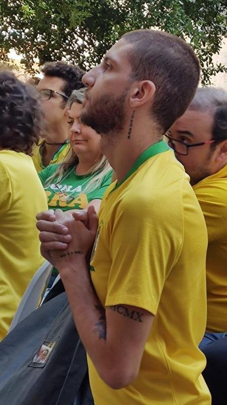 Tristeza da torcida com a eliminao do Brasil na Copa