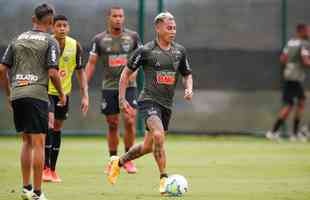 Imagens do primeiro treino de Eduardo Vargas pelo Atltico