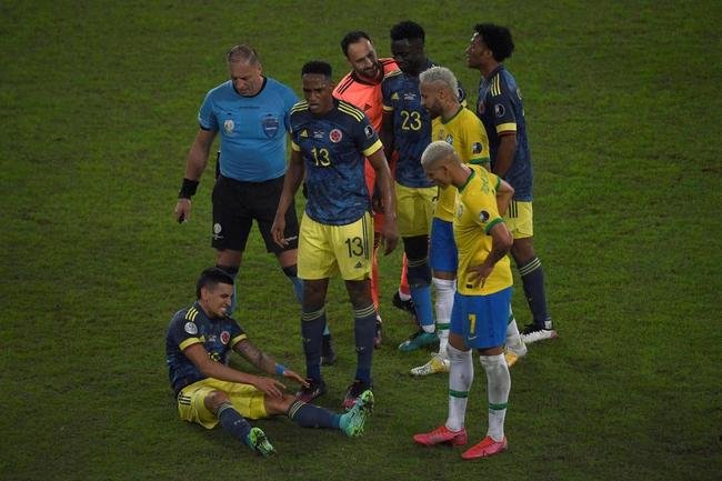 Brasil e Colmbia se enfrentaram no Estdio Nilton Santos, pelo Grupo B da Copa Amrica