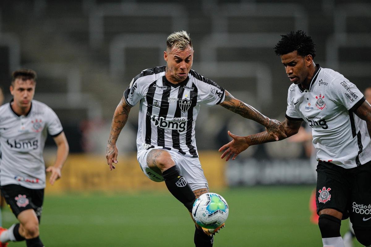 O Atltico venceu Corinthians de virada, por 2 a 1, neste sbado, em So Paulo, pela 21 rodada do Campeonato Brasileiro. Os gols alvinegros foram marcados por Guilherme Arana e Marrony. Matheus Dav balanou a rede para o Timo.