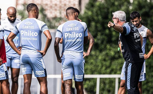 Odair Hellmann comandou o último treino do Santos antes de encarar o Cruzeiro, no CT Rei Pelé, na manhã desta sexta-feira (5)