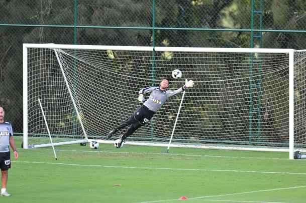 Lauro participou de treino, na Cidade do Galo, junto com o elenco do Atltico pela primeira vez