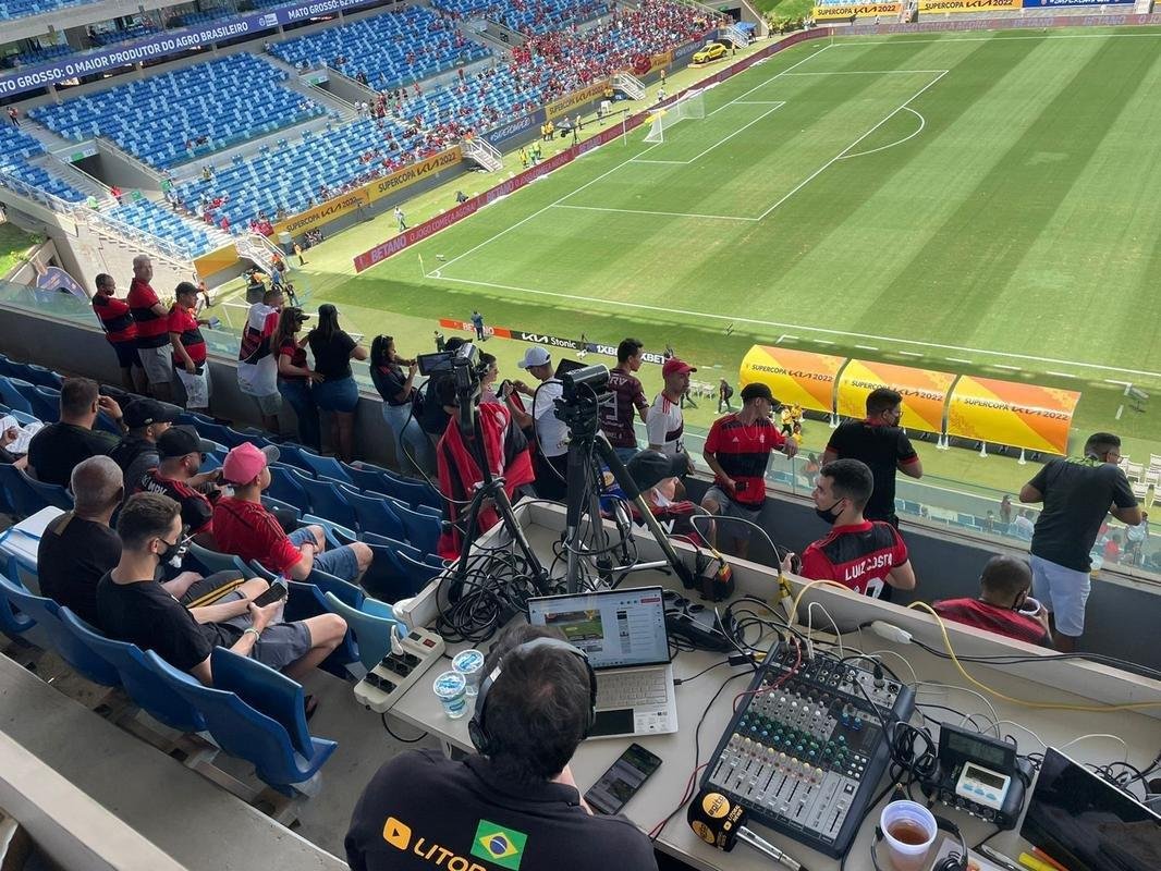 Fotos da chegada de torcedores  Arena Pantanal, em Cuiab, para a final da Supercopa do Brasil entre Atltico e Flamengo