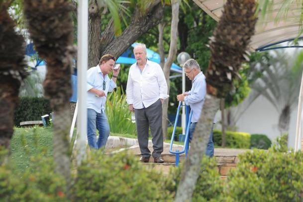 Fotos da apresentao de Adilson Batista como novo tcnico do Cruzeiro. Tcnico teve reunio com jogadores na Toca da Raposa II, falou com a imprensa e depois comandou seu primeiro treino
