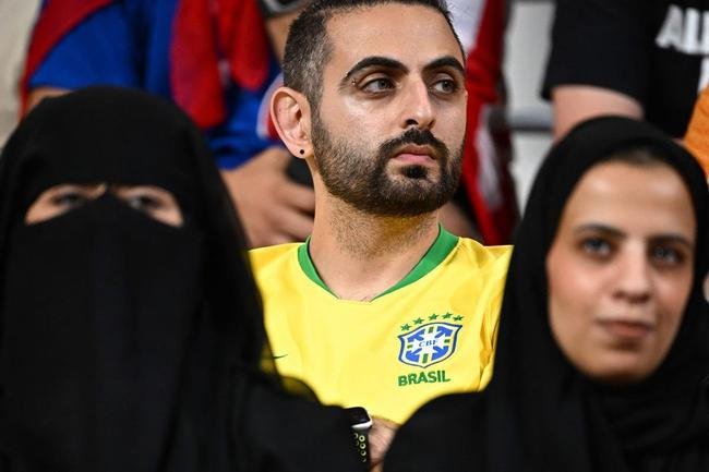 Os torcedores no duelo entre Holanda e Estados Unidos, pelas oitavas de final da Copa do Mundo.