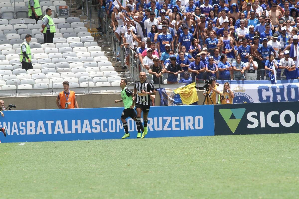 Fbio Santos empatou para o Atltico, tambm em cobrana de pnalti