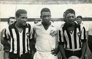 Pel entre craques Garrincha e Amarildo, do Botafogo