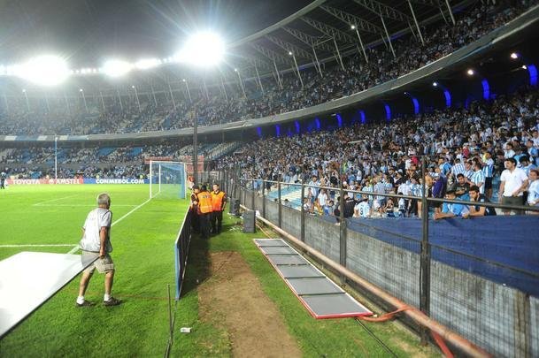 No segundo tempo, Lautaro Martnez marcou o terceiro dele no jogo, Robinho fez de falta para o Cruzeiro e Solari deu nmeros finais ao placar: Racing 4 x 2 Cruzeiro