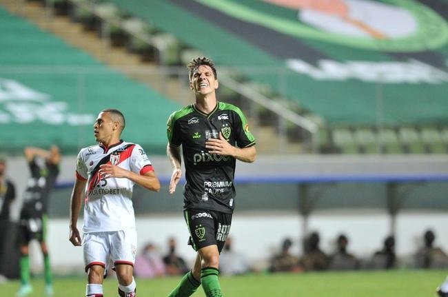 Fotos do jogo entre Amrica e Atltico-GO, no Independncia, em BH, pela 33 rodada do Campeonato Brasileiro de 2021