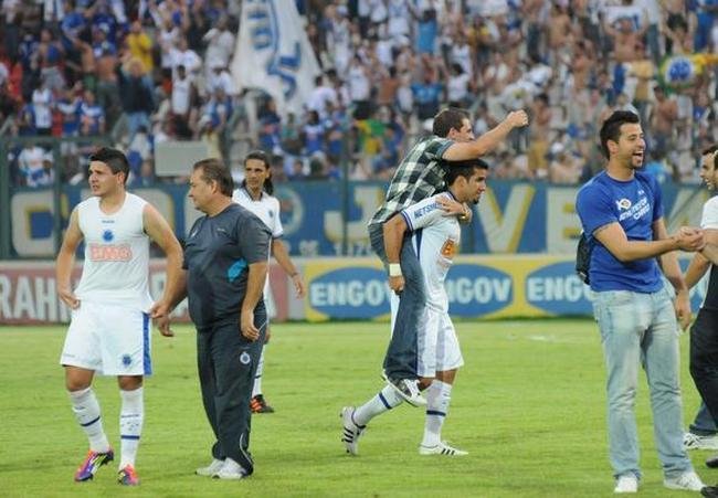 Atletas celestes vibraram com vitria e permanncia na Srie A