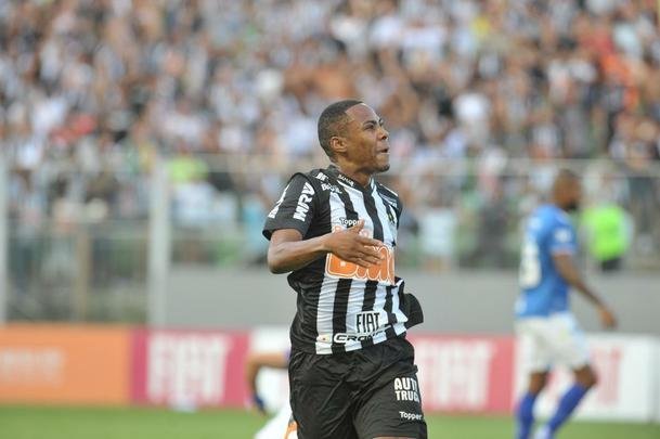 Elias abriu o placar para o Atltico aos 29 minutos do primeiro tempo
