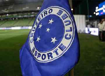 Conselheiros do Cruzeiro foram informados de dívida de R$ 1,052 bilhão da associação civil. Votação ficou marcada por questionamentos e ressalvas
