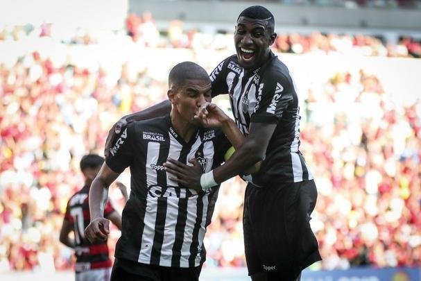 Leonardo Silva, de cabeça, empatou para o Atlético aos 22 do primeiro tempo: Flamengo 1 x 1 Atlético
