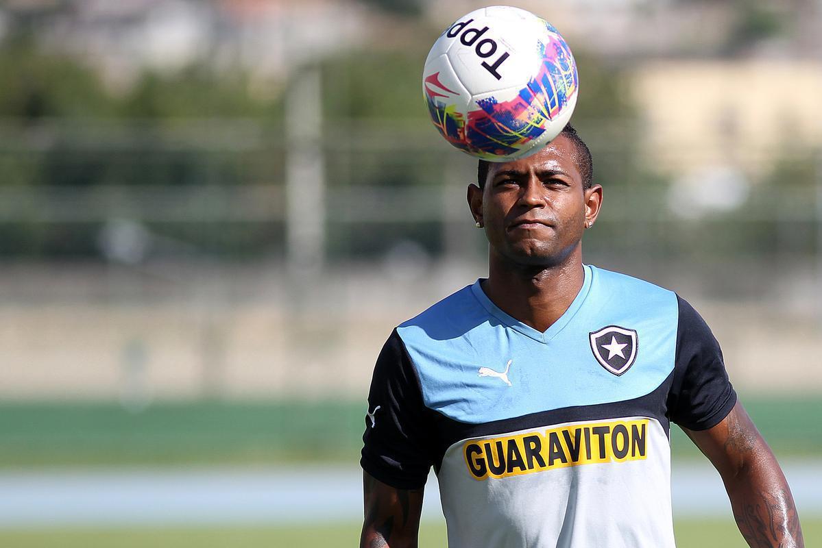 Ex-atacante de Botafogo e Atltico, Jobson foi preso em 2016 por suspeita de estuprar quatro menores, no interior do Par.