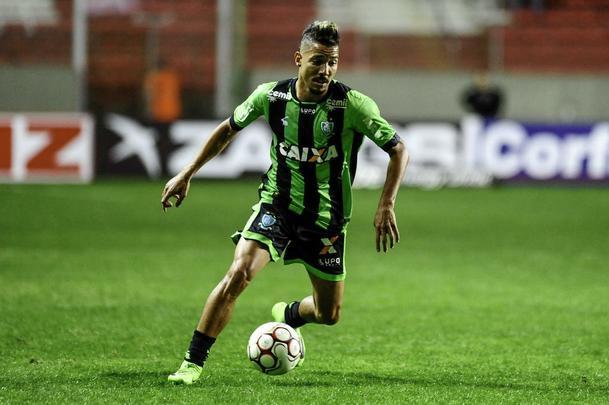 Hugo Cabral - fez 20 jogos pelo América, a maioria como reserva, e não marcou nenhum gol. Em 2018, já acertou para defender o Santo André no Campeonato Paulista.