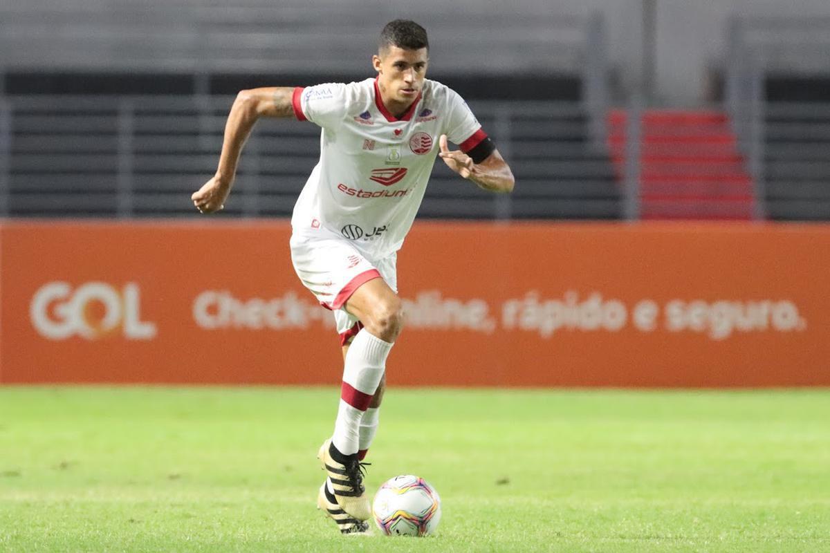 Partida marcou a estreia do tcnico Hlio do Anjos no time alvirrubro