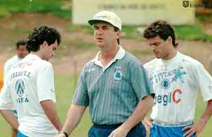 Em 1996, tcnico Levir Culpi chegou ao Cruzeiro e sugeriu mudanas na Toca da Raposa I para dar mais privacidade a atletas e comisso tcnica. Jardins passaram a limitar a passagem de jornalistas pela regio dos vestirios e tambm a impedir o acesso aos campos de treinamento