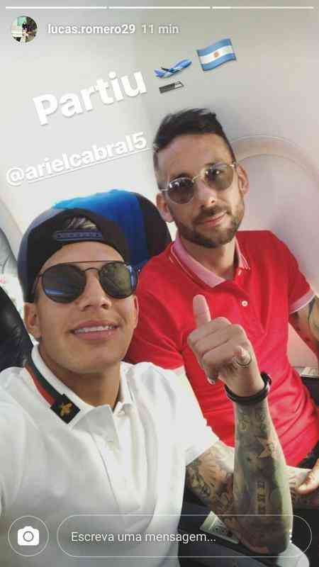 Volantes Lucas Romero e Ariel Cabral embarcaram rumo  Argentina nesta segunda-feira