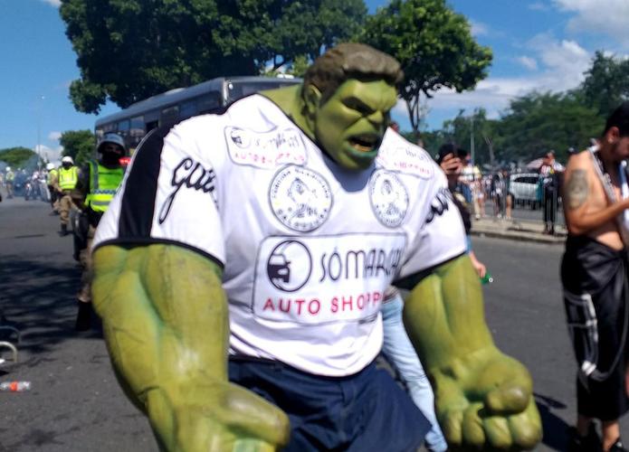 Hulk chega ao Mineirão para acompanhar o jogo entre Galo e RB Bragantino