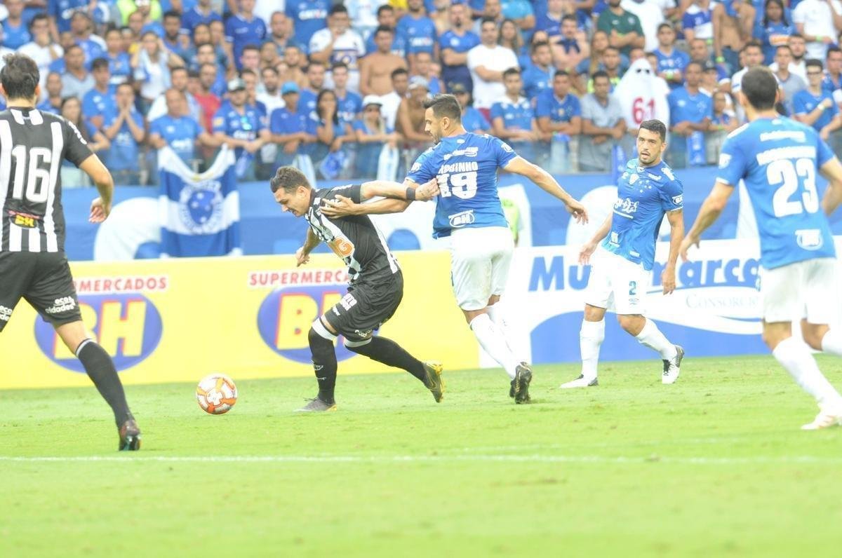 Fotos do primeiro clssico da final do Mineiro, entre Cruzeiro e Atltico, no Mineiro