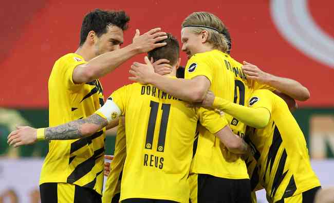 Borussia somou a sexta vitria consecutiva e chegou aos 61 pontos
