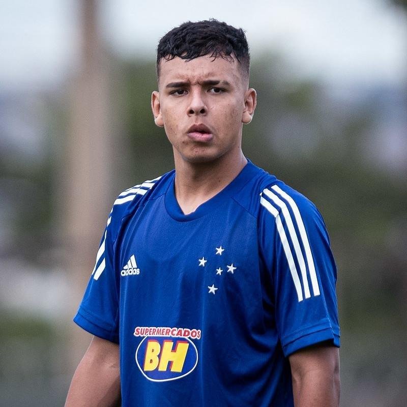 Vinicius Pop - Valor de mercado em 27/11/2019: 50 mil euros. Sem nova avaliao em 08/04/2020.