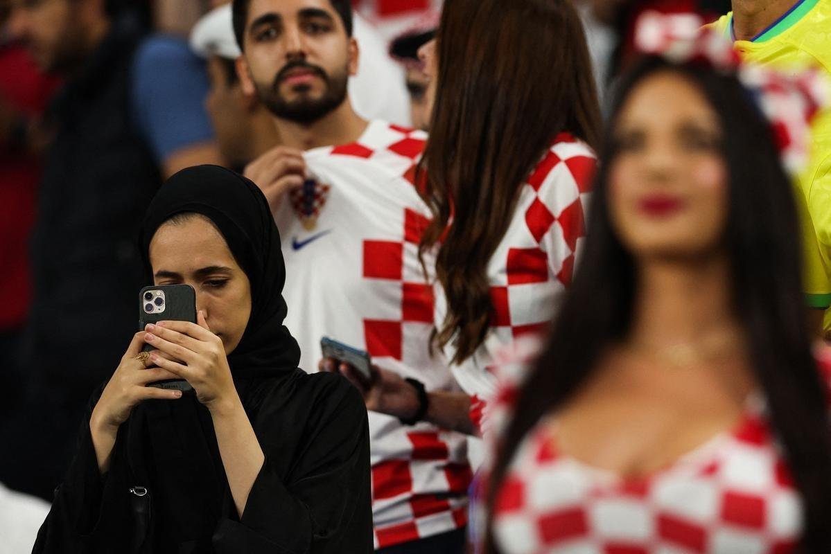 Fotos da modelo croata Ivana Knoll, ex-miss do pas, que viralizou durante a Copa do Mundo de 2022, no Catar