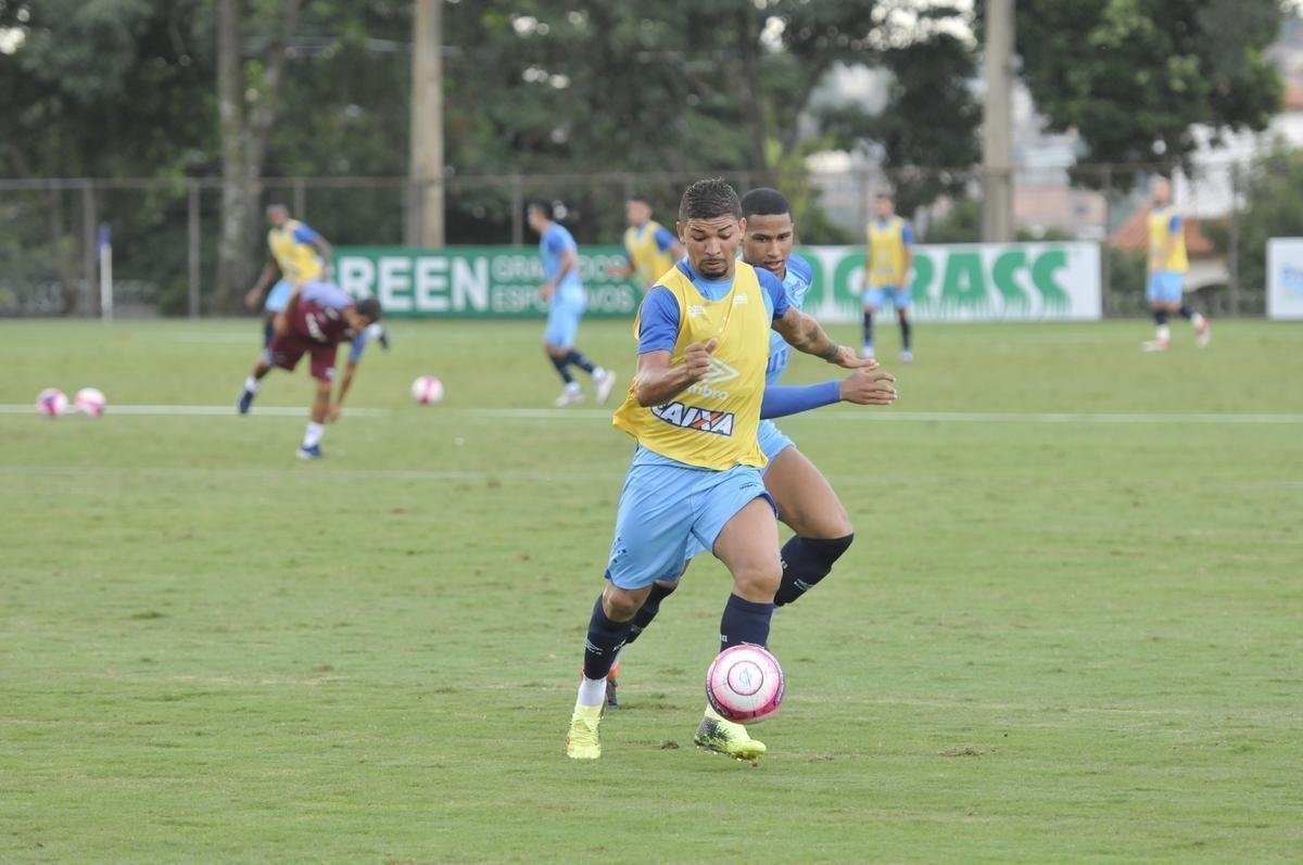 Imagens do treino do Cruzeiro nesta quarta-feira (14), antes do duelo contra o Patrocinense