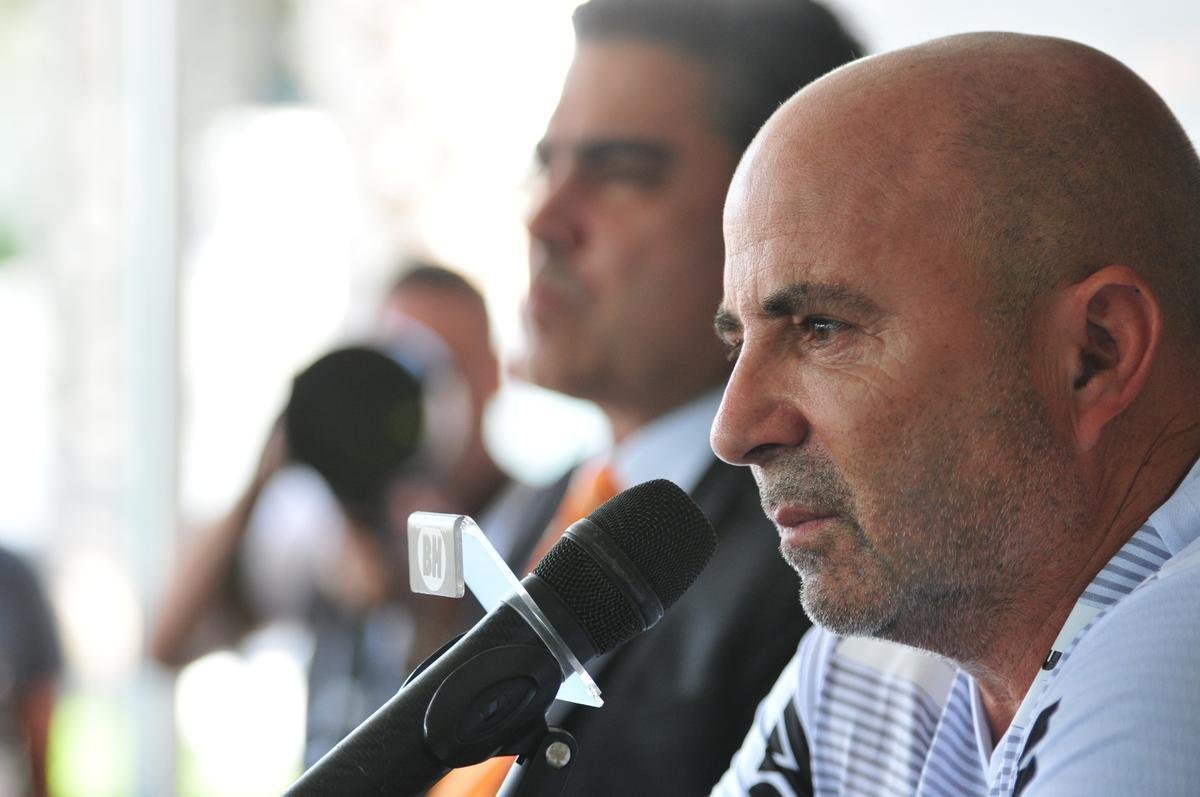 Jorge Sampaoli foi apresentado na tarde desta segunda-feira como novo tcnico do Atltico