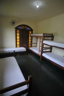 Amrica abriu Casa do Atleta, alojamento que recebe jovens das categorias de base do clube no Centro de Treinamento Lanna Drumond. Local abriga 60 jogadores. Segundo direo, contineres eram utilizados para receber atletas em perodo de testes, mas j esto desativados. Por falta de alvars da prefeitura de Contagem e laudo do Corpo de Bombeiros, Amrica realocou garotos em hotel de Belo Horizonte at regularizao do CT.