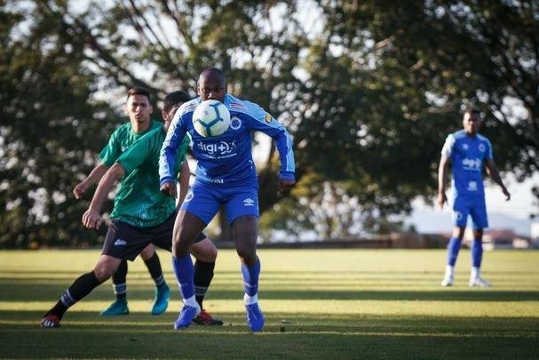 Fotos da vitria do Cruzeiro sobre o Inter de Minas por 2 a 0, neste sbado, na Toca da Raposa 2