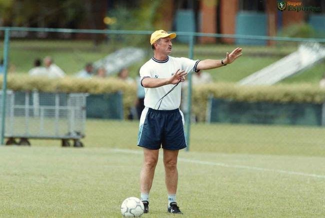 Imagens da Toca da Raposa I em 2000, ano da chegada do tcnico Luiz Felipe Scolari