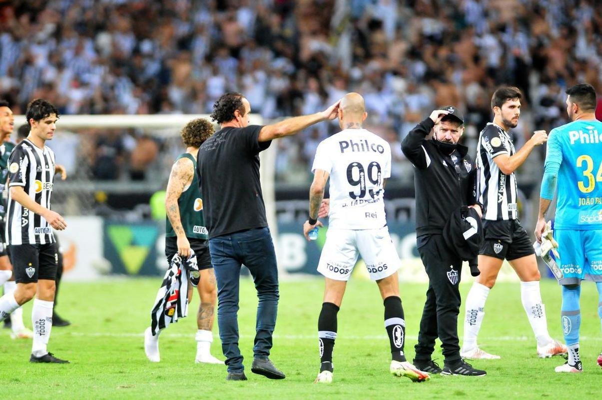 Depois de ter o nome cantado no Mineiro, Diego Tardelli, dolo do clube e hoje no Santos, reverenciou torcedor do Atltico