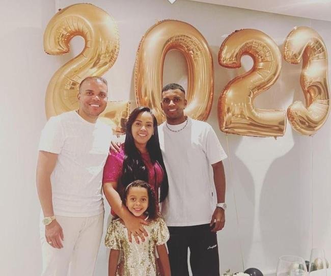 Rodrygo com a fam�lia