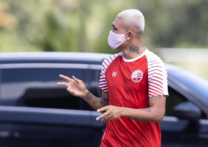 Jogadores, membros da comissão técnica, dirigentes e funcionários do Náutico realizaram testes para Covid-19 na manhã desta sexta-feira; resultados são previstos até a próxima segunda.